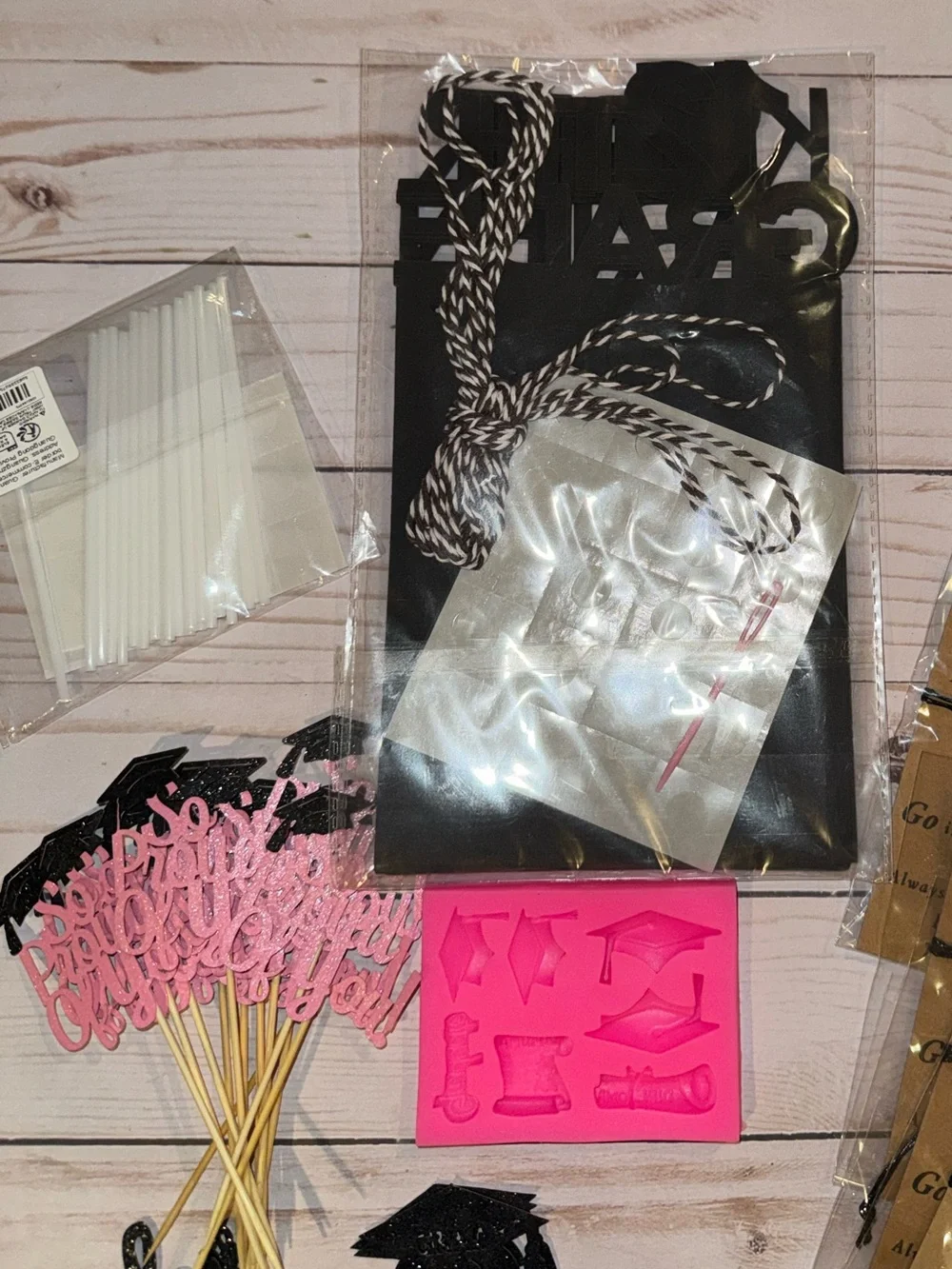 Graduation party accessories
